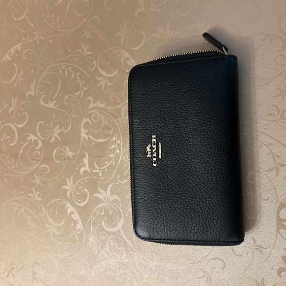 Coach 7x4x1” black zip wallet - Picture 1 of 3